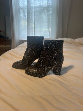 Women's Black Snake-Print Ankle Boots - Chic Block Heel